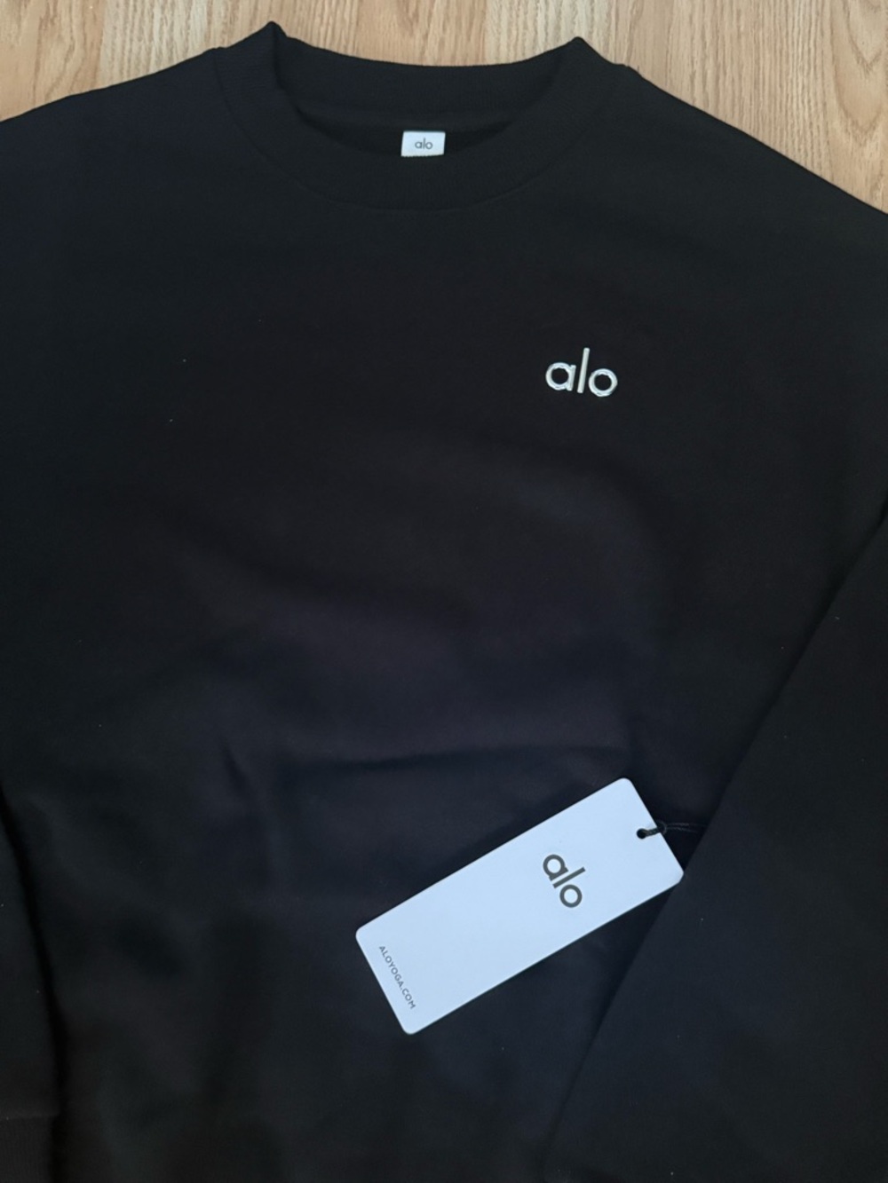ALO Yoga Women Black Crewneck Sweatshirt NWT - Picture 2 of 4